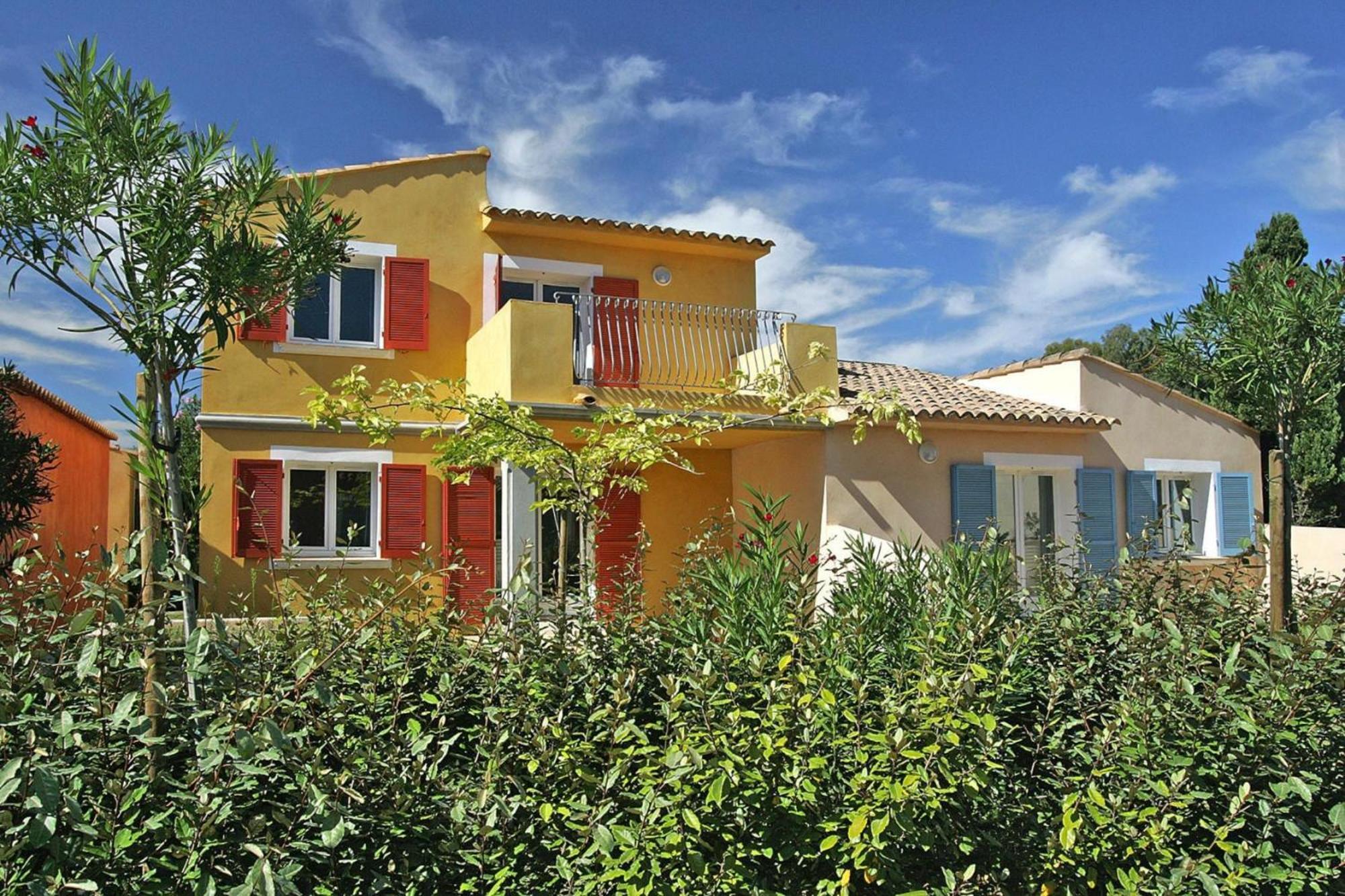 Lovely In Borgo With Shared Pool