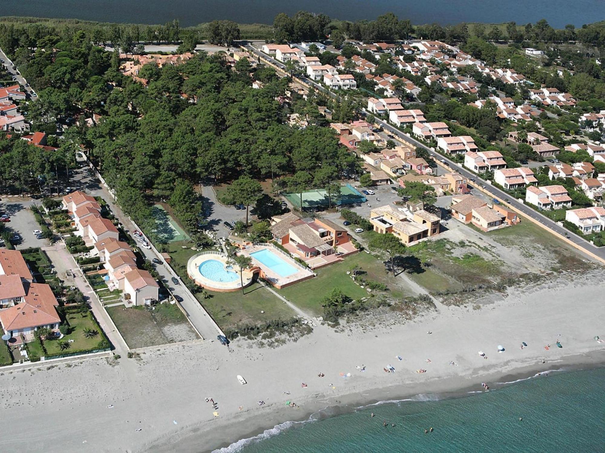 Lovely In Borgo With Shared Pool